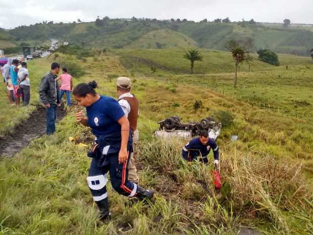 Motorista morre em acidente com caçamba em Conceição do Almeida (Foto: Marcello Dial/Site Voz da Bahia)