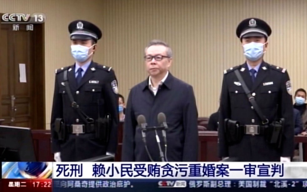 Lai, ex-presidente de uma das maiores empresas estatais de gestão de ativos da China, havia sido condenado à morte em 5 de janeiro de 2021 por receber US$ 260 milhões de dólares em subornos e por bigamia — Foto: CCTV via AP Video