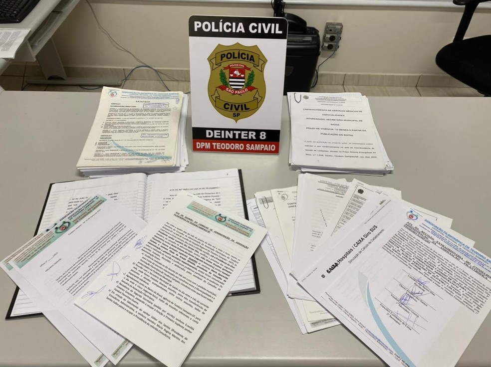 Documentos do hospital que foram apreendidos no dia 5 de abril de 2021 — Foto: Polícia Civil