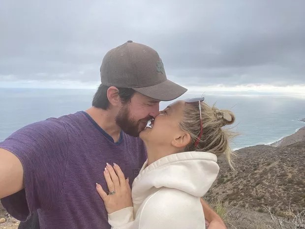 Kate Hudson e Danny Fujikawa anunciaram seu noivado em setembro de 2021 (Foto: Reprodução / Instagram)