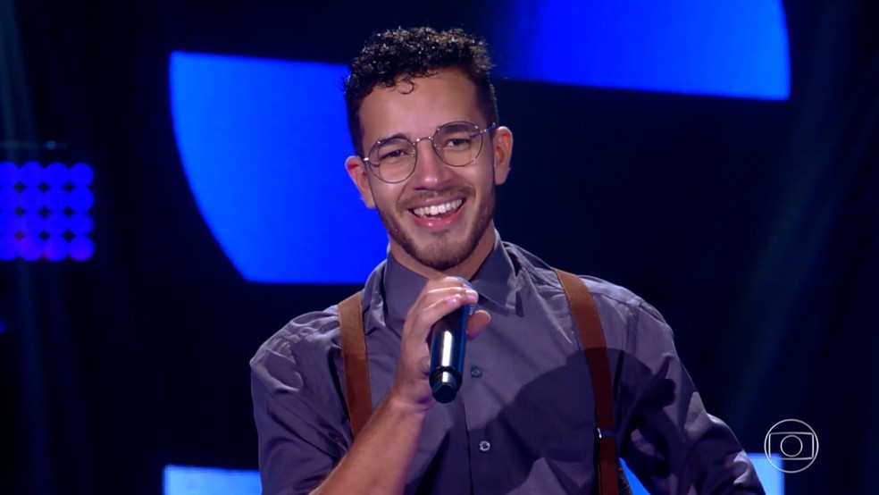 Gustavo Matias se apresentou no The Voice na última quinta  — Foto: Reprodução/Globo 