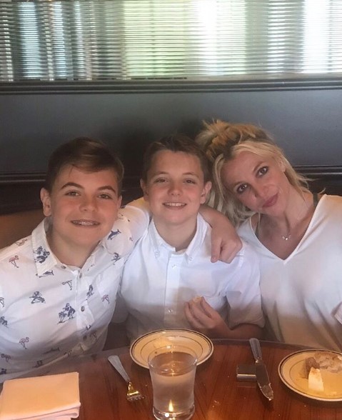 Britney com os filhos Sean e James (Foto: Reprodução Instagram)
