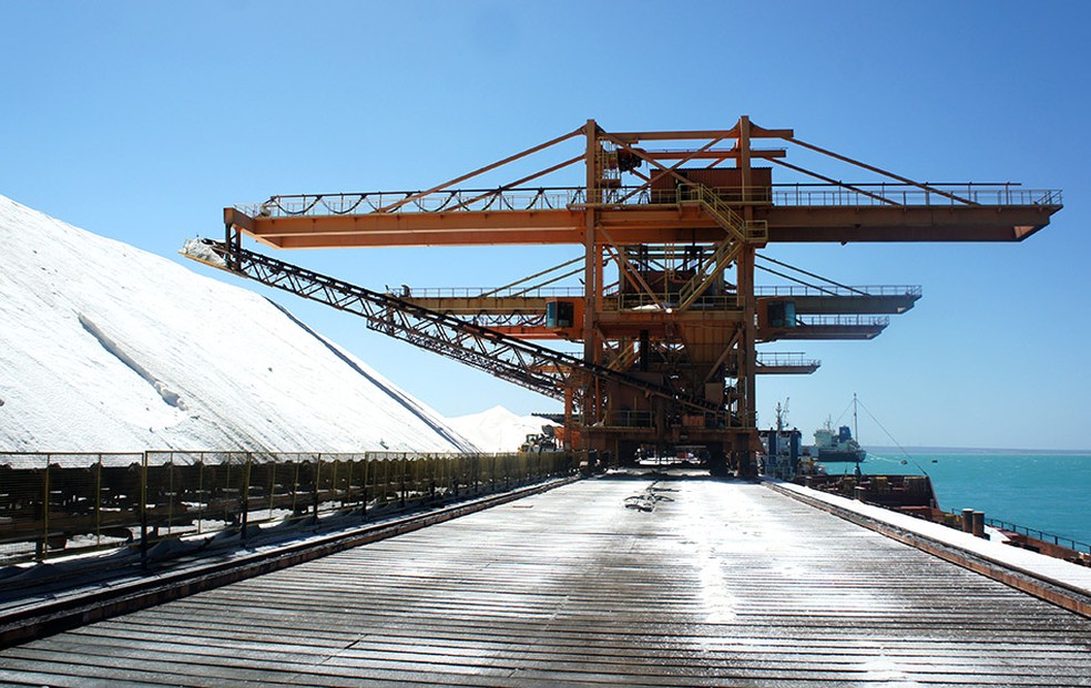 Porto-Ilha, no RN, é o único terminal salineiro do mundo que funciona sobre uma plataforma instalada no meio do oceano (Arquivo) — Foto: Anderson Barbosa/G1