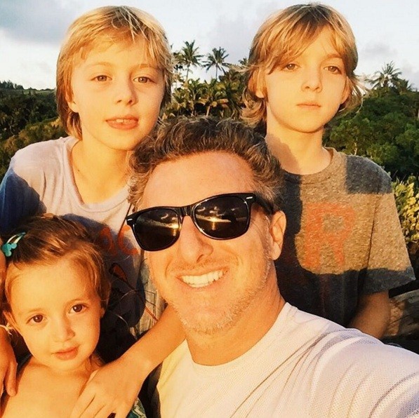 Luciano Huck e os três filhos do casal (Foto: Reprodução/Instagram)