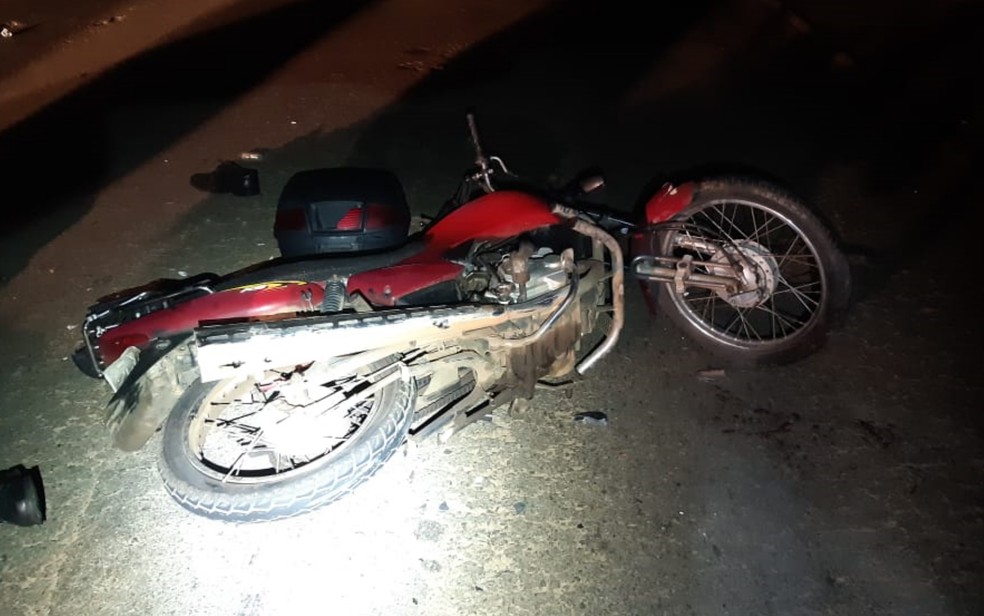 Motociclista morre após atropelar um cavalo na BR-153, em Anápolis, Goiás — Foto: Polícia Rodoviária Federal/Divulgação