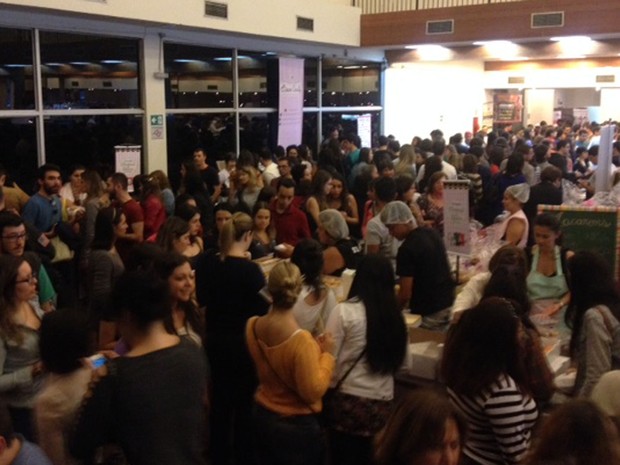 G1 - Festival de doces faz público ignorar dieta e encarar fila