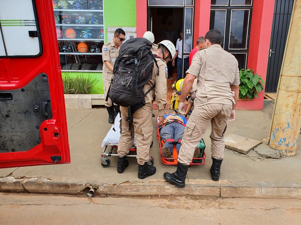 Claudemir morreu ao sofrer descarga elétrica em telhado no centro de Sorriso, nesta quarta-feira (15) — Foto: Corpo de Bombeiros