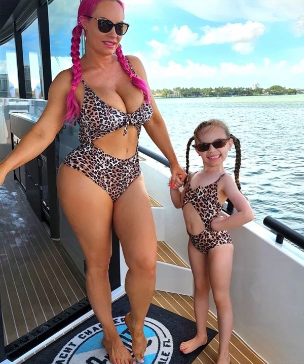 Coco Austin com sua filha, Chanel (Foto: Reprodução / Instagram)