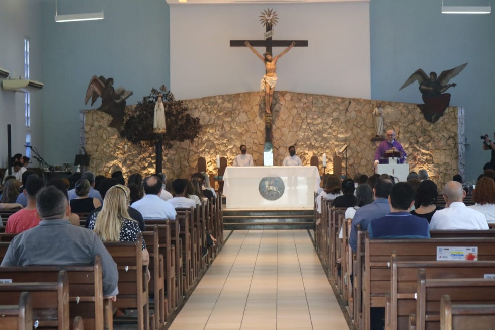 Missa de sétimo dia pela morte da estudante de jornalismo na Paróquia de Nossa Senhora de Fátima em Teresina — Foto: Ilanna Serena/g1 PI