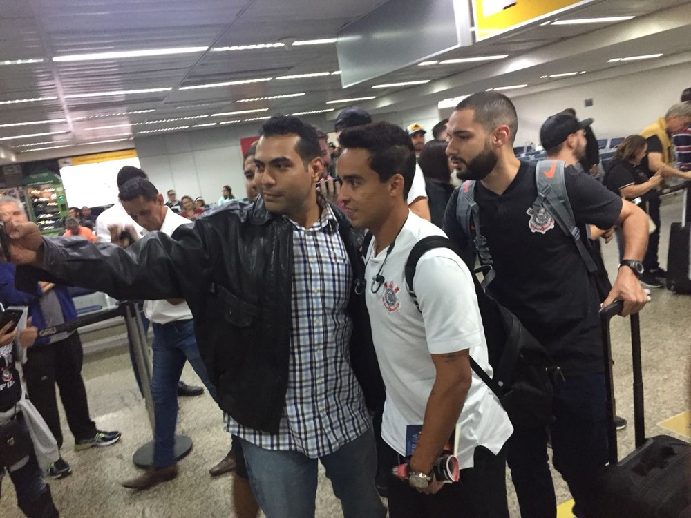 Jadson diz que ainda não iniciou conversas para renovar com o Corinthians