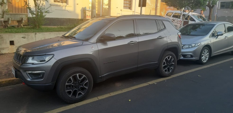 Jeep Compass roubado que foi recuperado pela Polícia Militar, em Cosmópolis — Foto: Divulgação/ PM