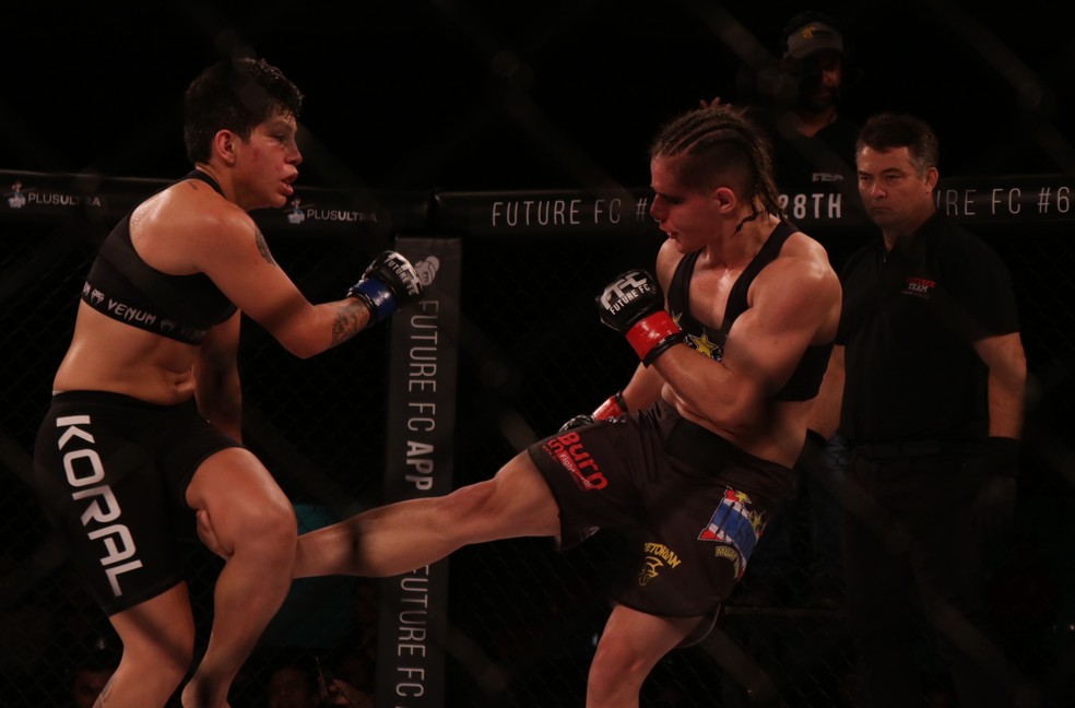 Ariane Sorriso acerta chute baixo em Ketlen Souza: lutadora paulista nÃ£o perde hÃ¡ 12 lutas â?? Foto: Adriano Albuquerque