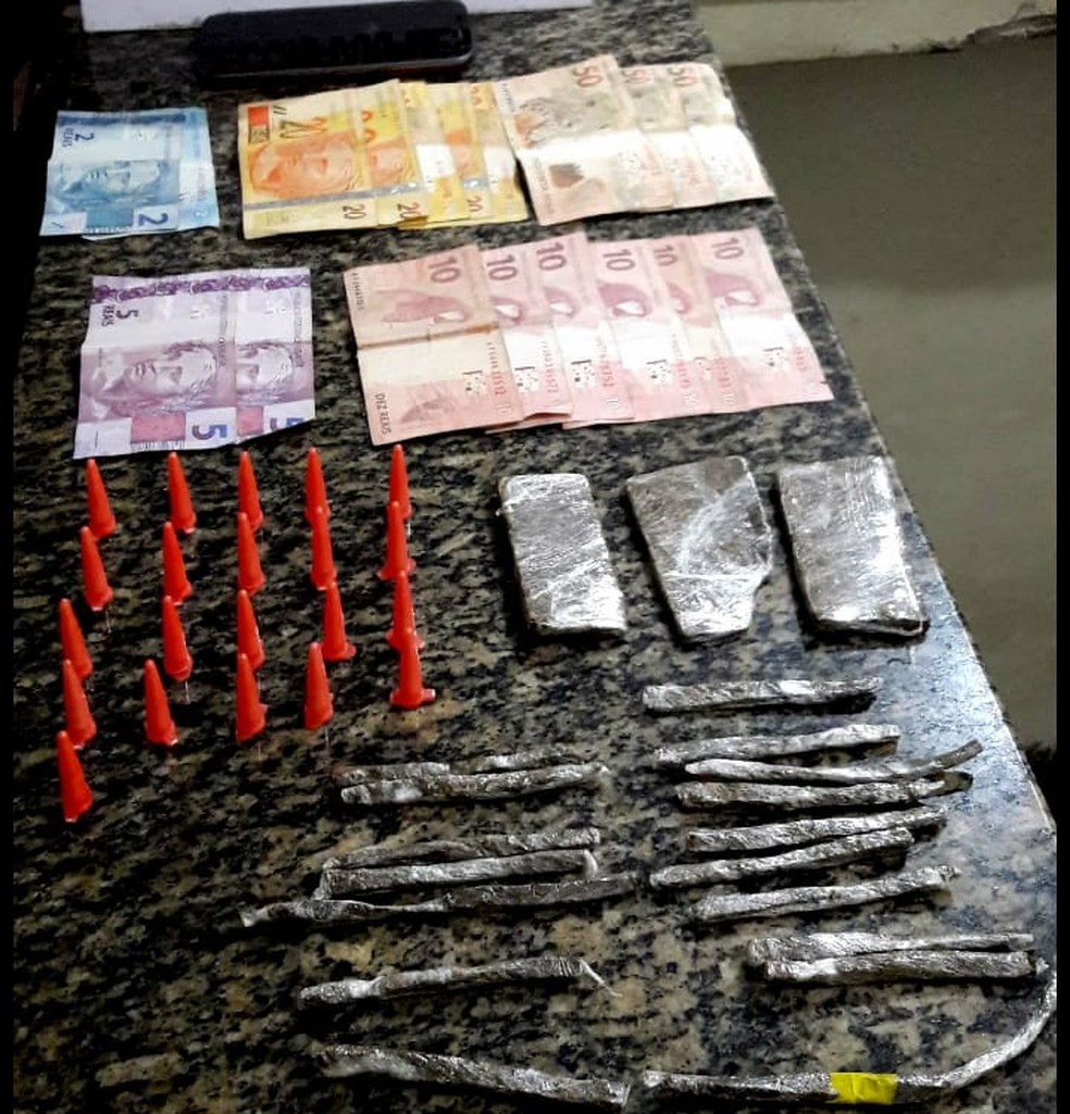 Traficante é preso após fugir e invadir prédio em São Vicente, SP