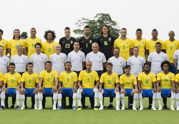 Jogadores brasileiros que disputaram a Copa de 2018 e membros da comissão técnica. (Foto: CBF)
