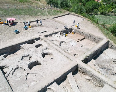 Selo e adaga de 3,3 mil anos são achados em sítio arqueológico na Turquia