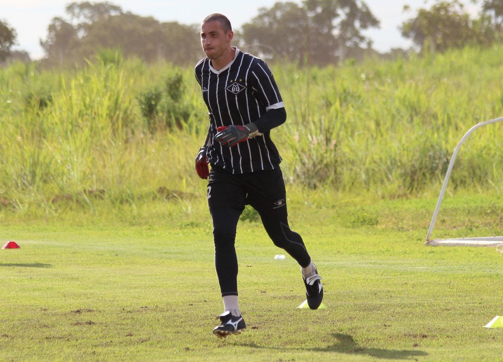 Goleiro Mois&Atilde;&copy;s &Atilde;&copy; dispensado pelo Mixto &acirc; Foto: Assessoria/Mixto EC