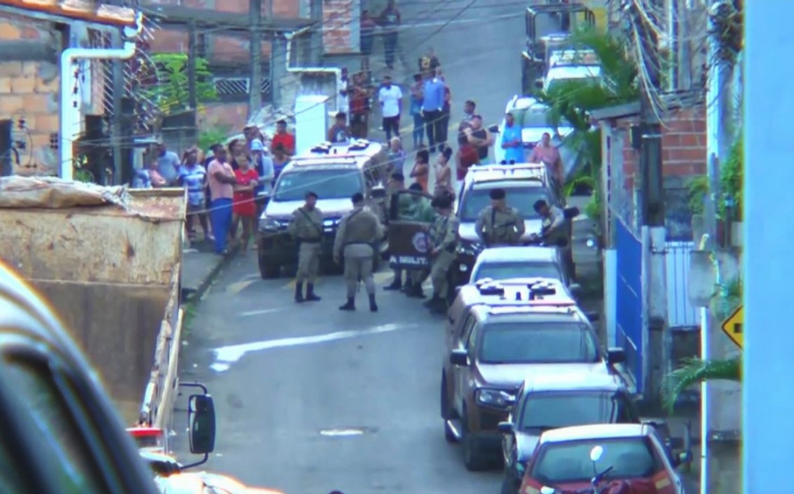 Família é feita refém por oito horas em Salvador; seis homens foram presos e um adolescente apreendido