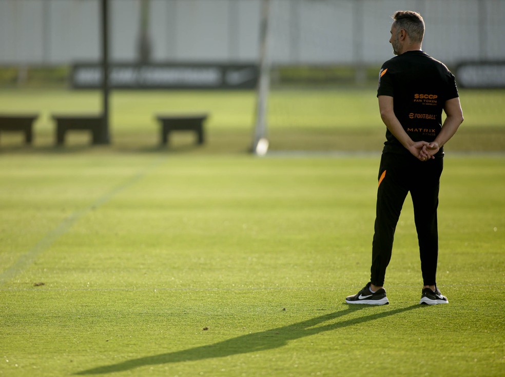 Vítor Pereira no treino do Corinthians — Foto: Rodrigo Coca/Agência Corinthians