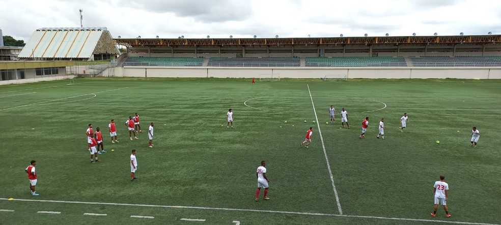 Rio Branco-AC treina no campo da Universidade Federal de Alagoas (Ufal), em Maceió — Foto: Arquivo pessoal/Richard Carvalho