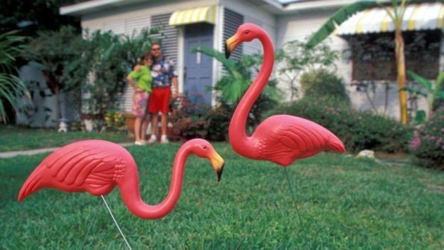 Os flamingos de Featherstone se tornaram um símbolo do sonho americano (Foto: ALAMY, via BBC News Brasil)