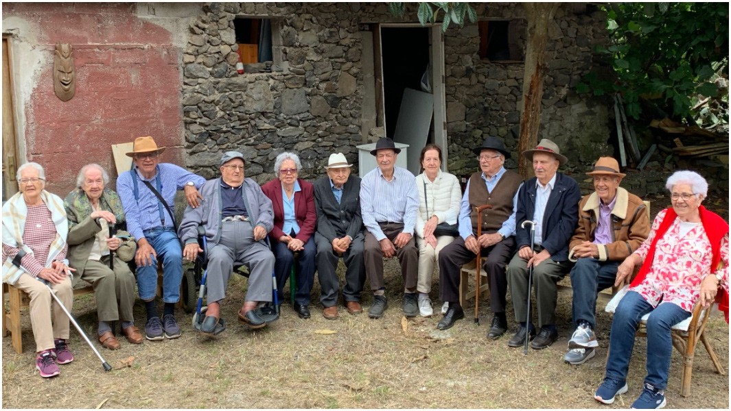 Com sete homens e cinco mulheres os irmãos possuem hoje idades entre 76 e 98 anos (Foto: Reprodução/Guinness World Records)