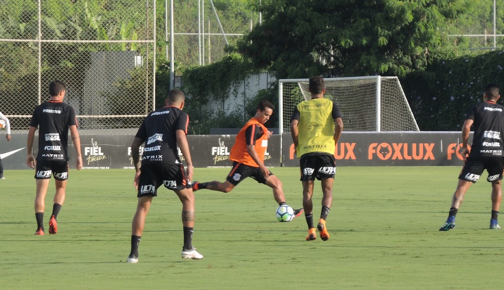 Corinthians tem duas novidades no time titular para a estreia do Brasileirão