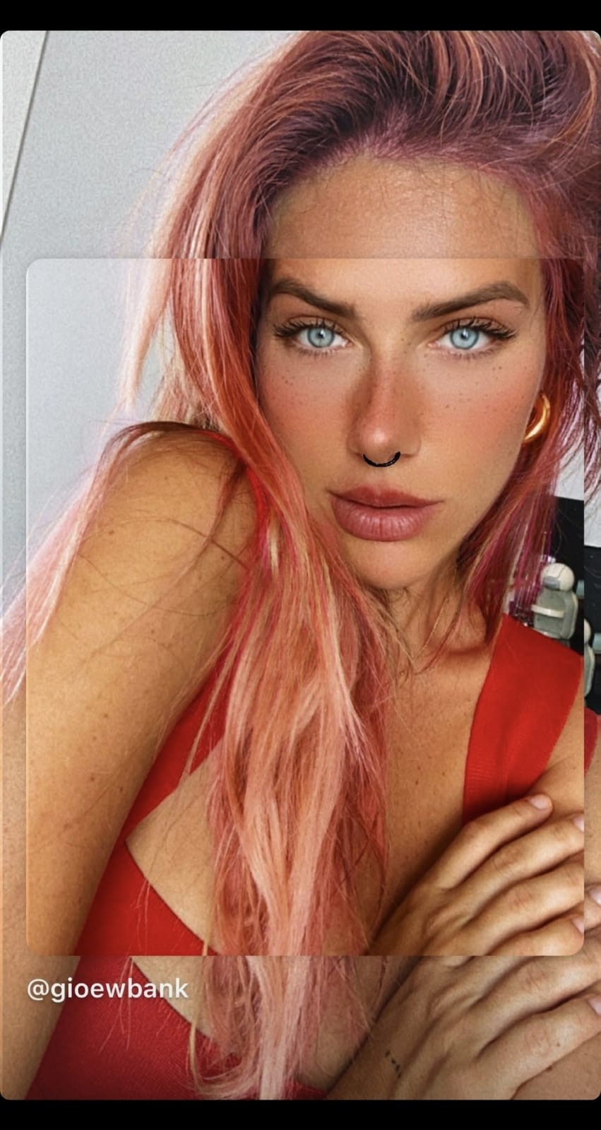 Gio Ewbank de cabelos cor-de-rosa (Foto: Reprodução/Instagram)