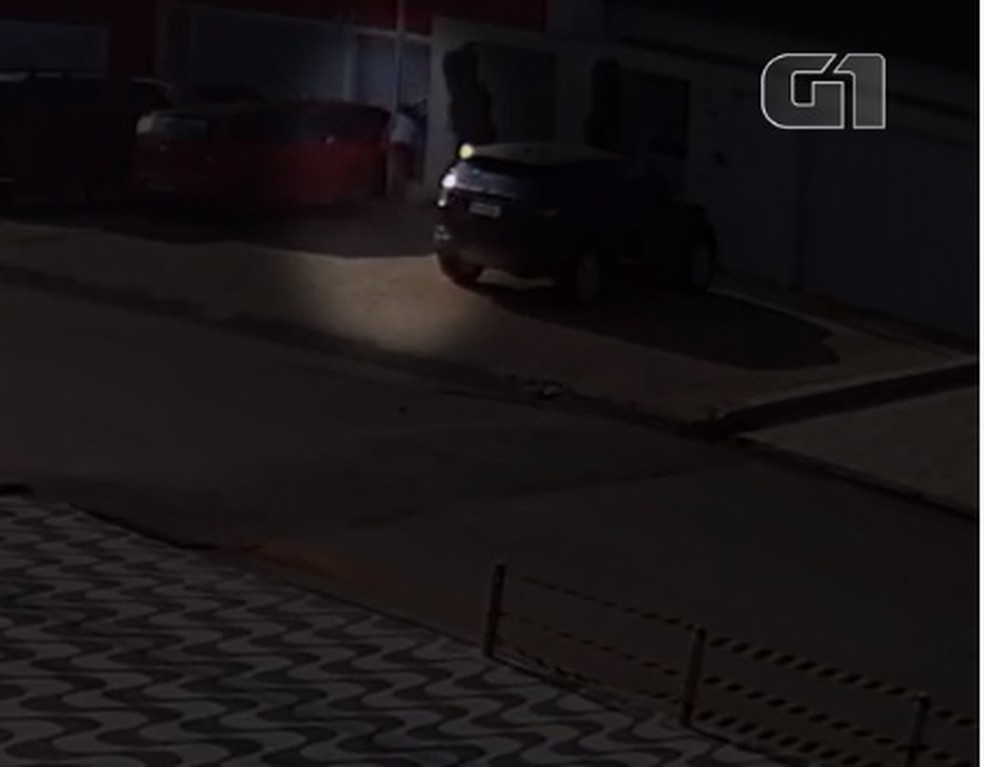 Mulher abandona bebê em sacola plástica no DF — Foto: Reprodução