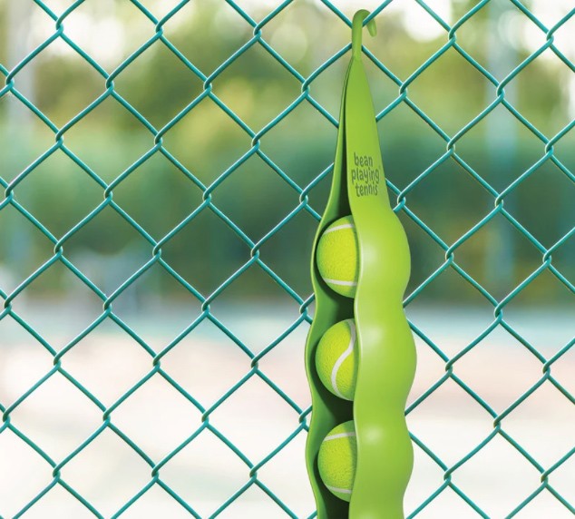 Embalagem de bolinhas de tênis tem design inusitado de vagem gigante (Foto: Divulgação)
