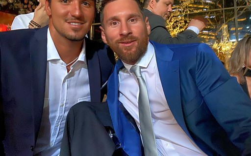 Gabriel Medina posta foto com Lionel Messi, e web pira: "Dois grandões"