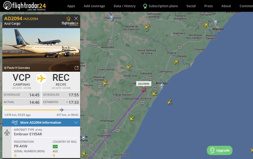 Flightradar24 rastreia voos e mostra localização do avião no mapa, além de estatísticas da viagem e da aeronave — Foto: Reprodução/Rodrigo Fernandes