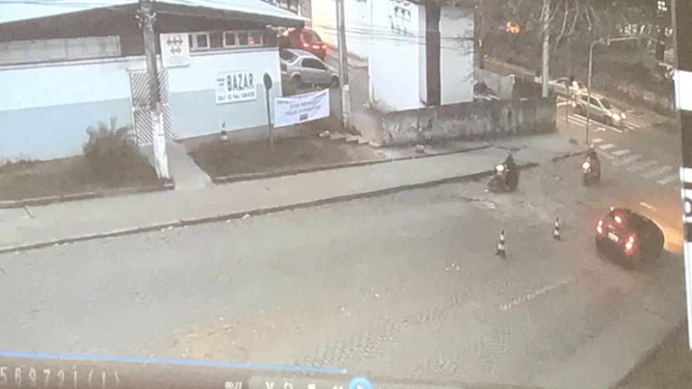 Imagem mostra chegada de executor ao local do crime (Foto: Divulgação/ Polícia Civil)