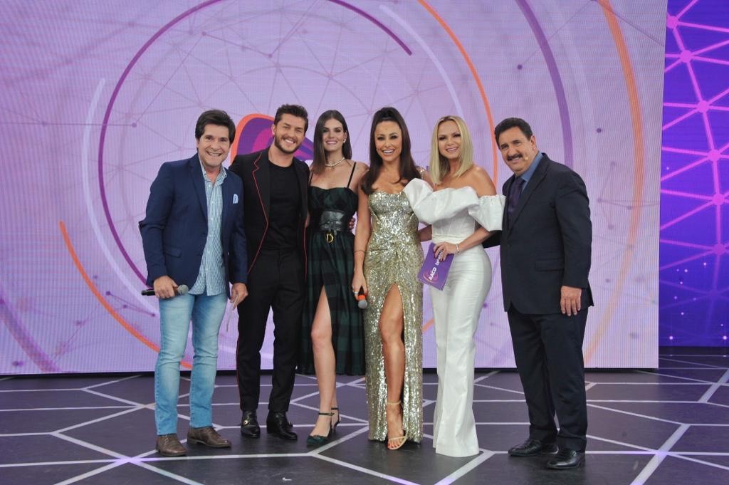 Daniel, Klebber Toledo, Camila Queiroz, Sabrina Sato, Eliana e Ratinho (Foto: Samuel Chaves/Brazil News)