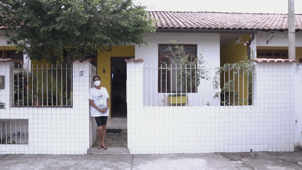 No Rio, pessoas que se uniram para construir um lar com as próprias mãos — Foto: Globo Repórter/ Reprodução