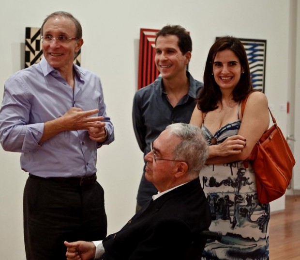 Sérgio Fadel (sentado) ao lado de Marcio Fainziliber, Marcelo e Renata Fadel no Museu de Arte do Rio de Janeiro, em 2013 (Foto: Divulgação)
