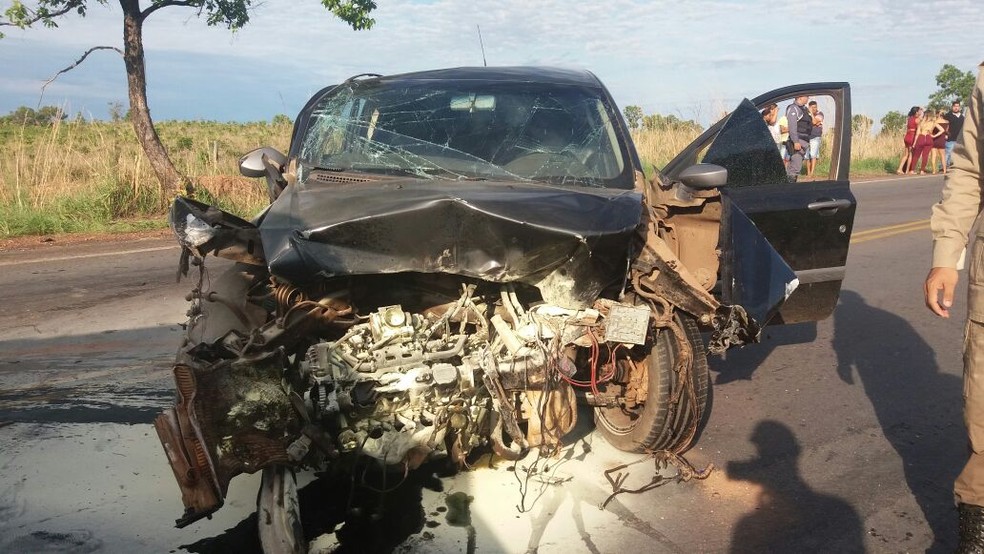 Acidente ocorreu na Estrada da Guia, logo pela manhÃ£ do feriado desta quarta-feira (Foto: Corpo de Bombeiros de MT/Assessoria)