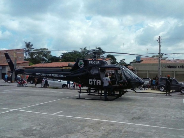 Helicoptero do GTA participa das buscas pelos criminosos (Foto: Divulgação/Polícia Militar)