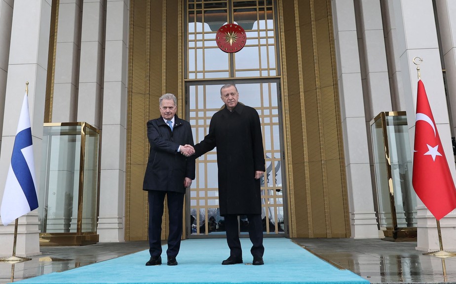 O presidente finlandês,  Sauli Niinisto, e o turco, Recep Tayyip Erdogan, em encontro em Ancara