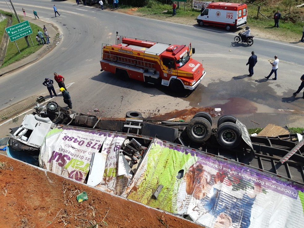 Motorista ficou gravemente ferido — Foto: PRF/Divulgação
