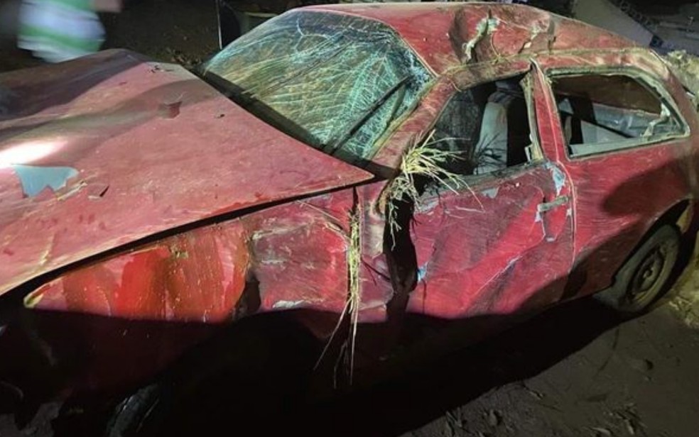 Carro de vereador ficou destruído após acidente — Foto: Reprodução/TV Anhanguera