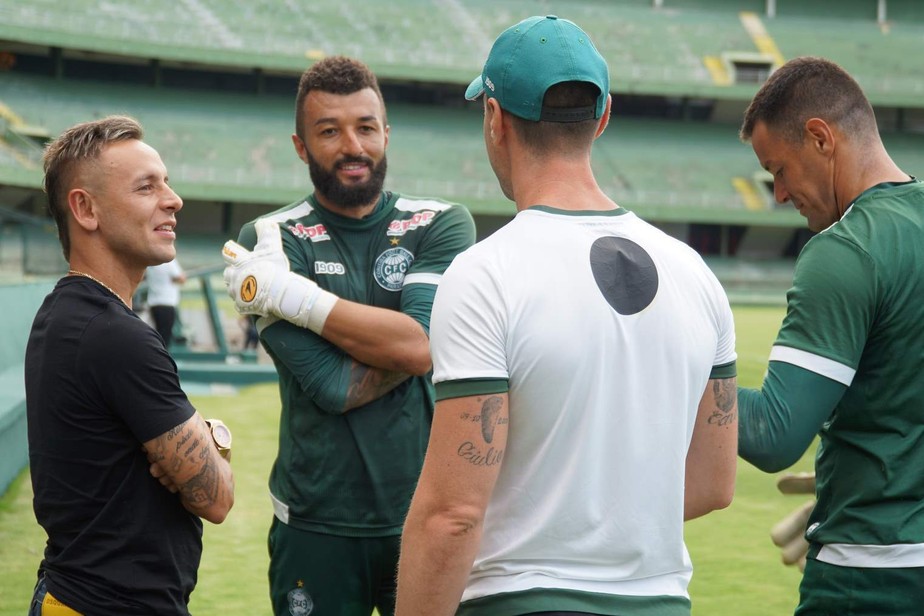 De Ferias No Flamengo Lateral Direito Rafinha Volta As Origens E Visita O Coritiba Veja Fotos Futebol Ge