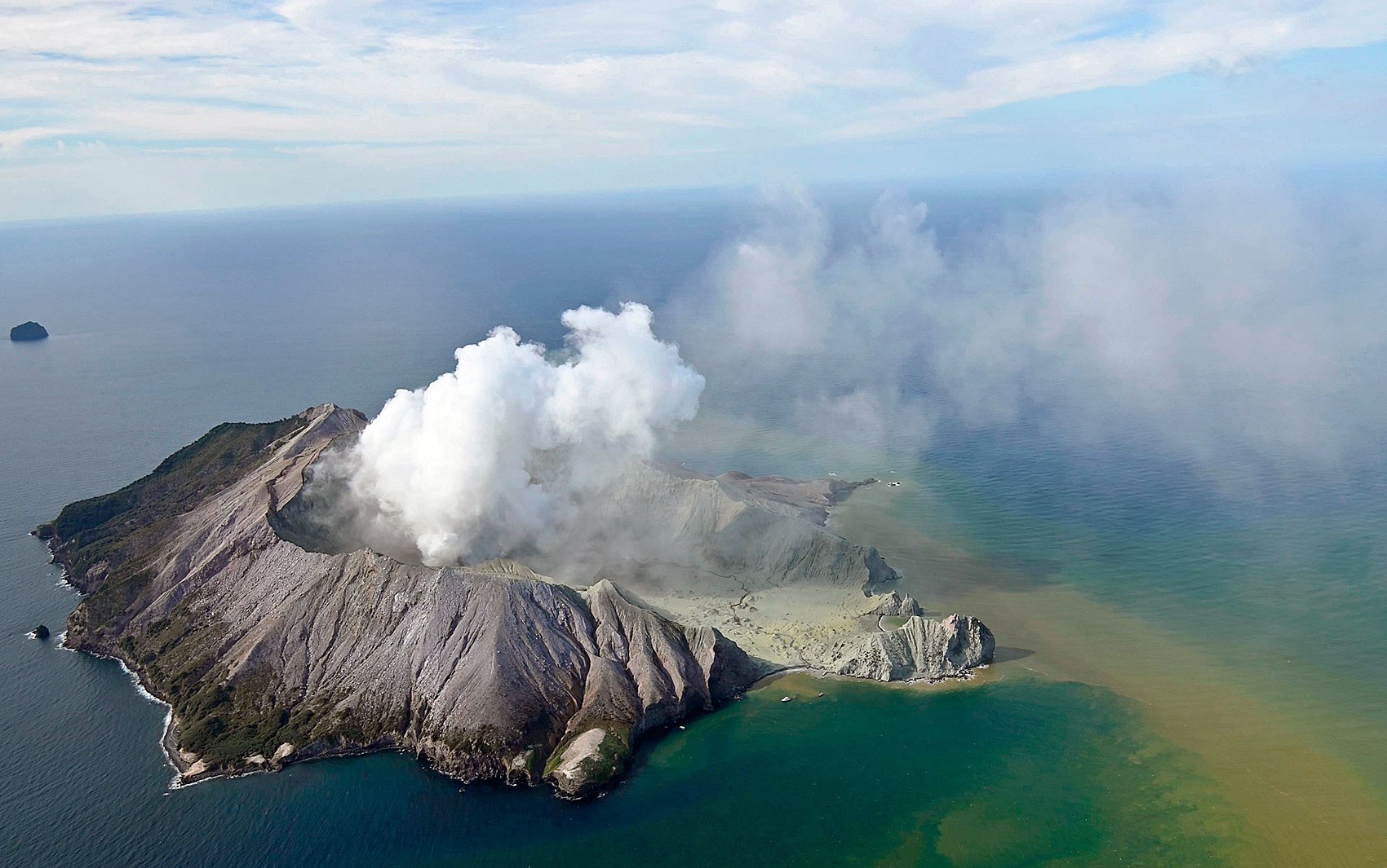 O que é o Círculo do Fogo do Pacífico, onde fica vulcão que matou turistas na Nova Zelândia thumbnail