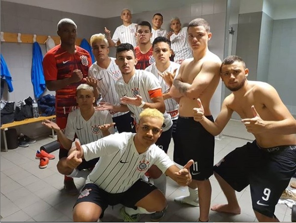 Jogadores do time sub-18 do futsal do Corinthians — Foto: Reprodução /  Instagram