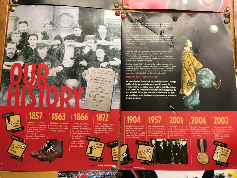 Motivo de muito orgulhoso: a história do Sheffield FC nas paredes do clube (Foto: Ivan Raupp)