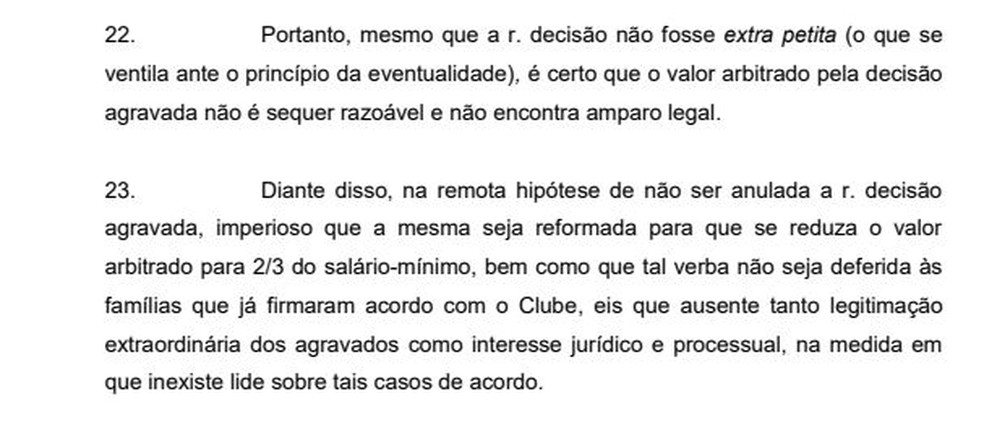 Trecho de inicial do Flamengo, do ano passado, que pedia a anulação da decisão ou redução a 2/3 do salário mínimo — Foto: Reprodução