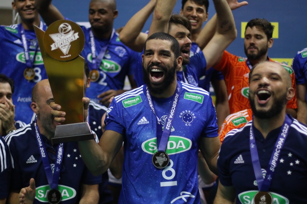 Wallace foi campeão e eleito melhor jogador da Superliga — Foto: Marlon Costa/Pernambuco Press
