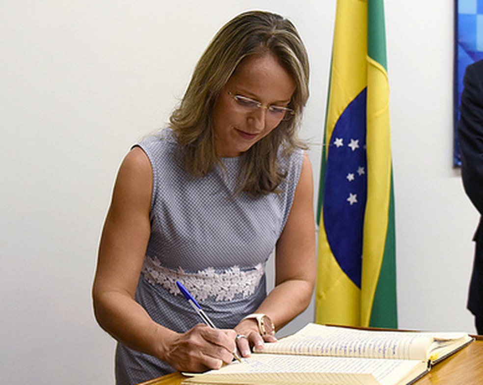 A então secretária de Educação Básica Tania Leme de Almeida em foto de 22 de janeiro, durante a cerimônia de posse dos novos conselheiros do Conselho Nacional de Educação (CNE) — Foto: Andre Sousa/MEC