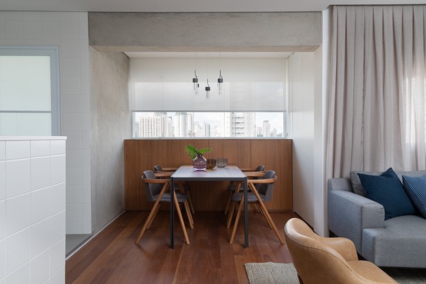 Apartamento de 68 m² tem espaços de sobra com marcenaria bem pensada (Foto: Fotos Evelyn Muller e produção Deborah Apsan)