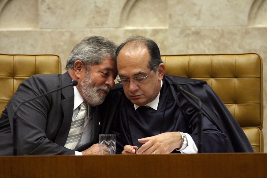 Gilmar Mendes e Lula em sessão do Supremo, em 2008