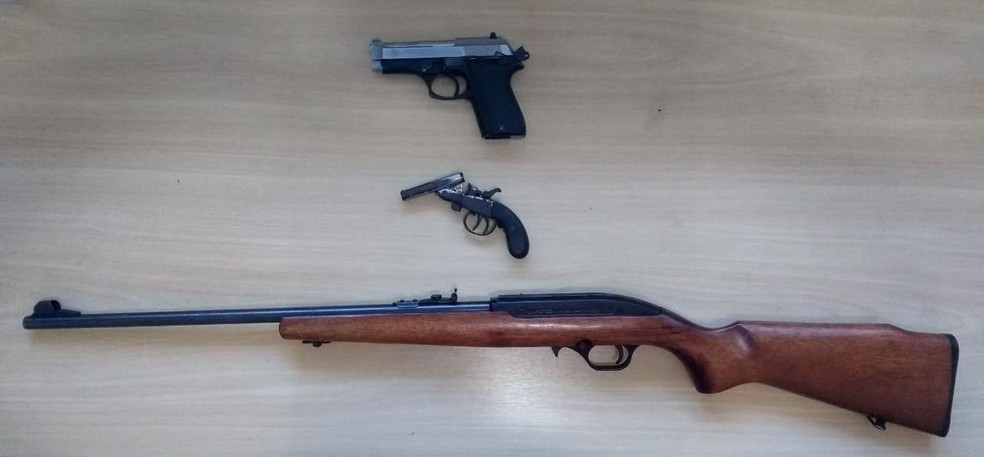 Armas apreendidas durante cumprimento da Operação Labirinto — Foto: Polícia Civil/Divulgação